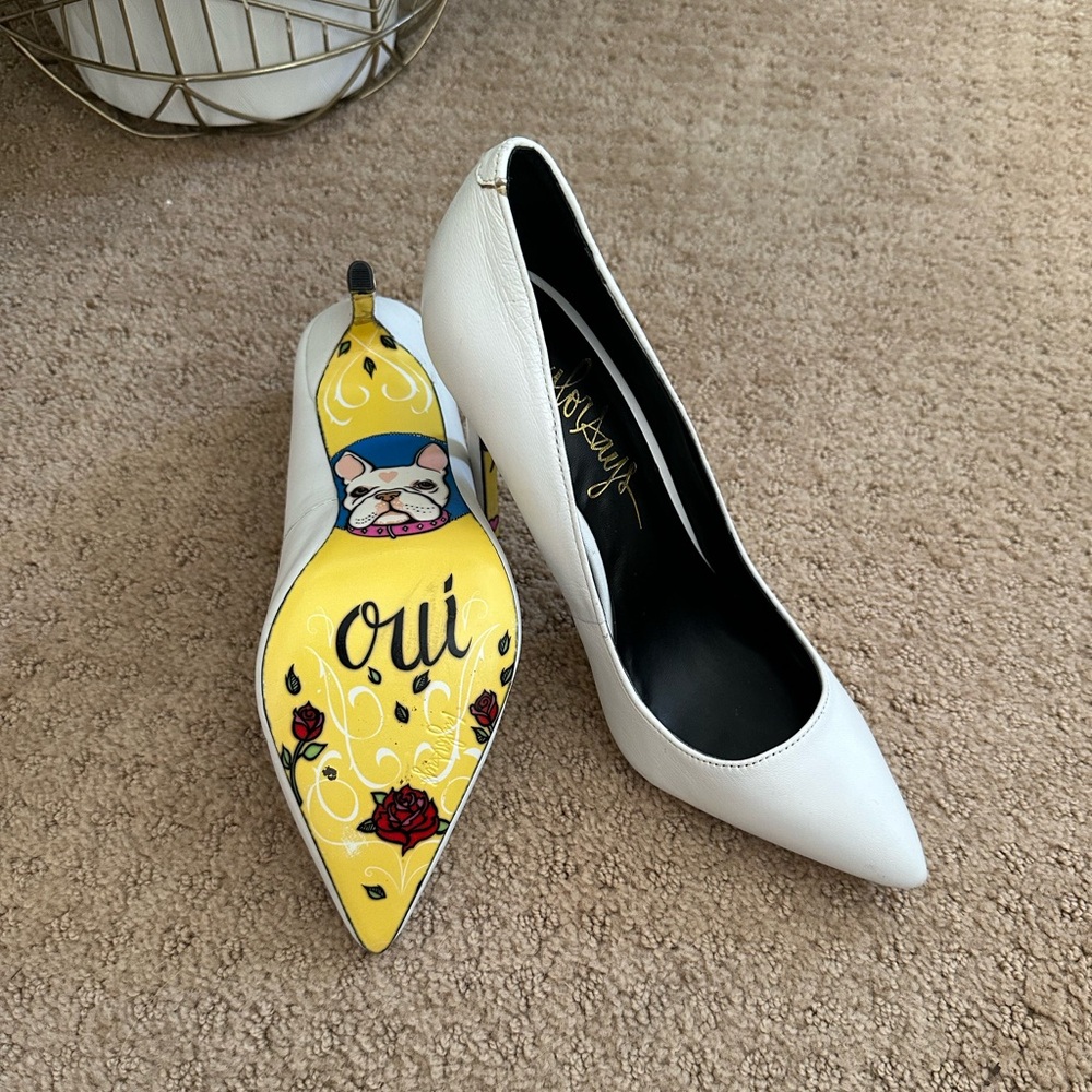 Taylor Says Oui Frenchie White Heels NWOB
